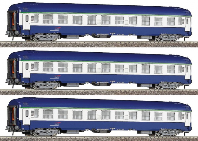 Set of 3 Passenger cars<br /><a href='images/pictures/Roco/64047.jpg' target='_blank'>Full size image</a>